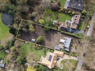 Deze vrijstaande woning met bijhuis, gelegen in een rustige en residentiële wijk in Aalter, heeft alles in huis voor wie op zoek is naar...