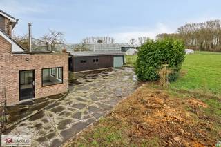 In het groene en landelijke Lennik vindt u deze charmante en ruime villa van ca. 200 m² op een ruim perceel van 17a54 ca.De woning biedt een oase van...