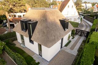 En exclusivité à vendre : villa individuelle (nouvelle construction) située dans un emplacement très central au Zoute. Cette villa est finie avec...