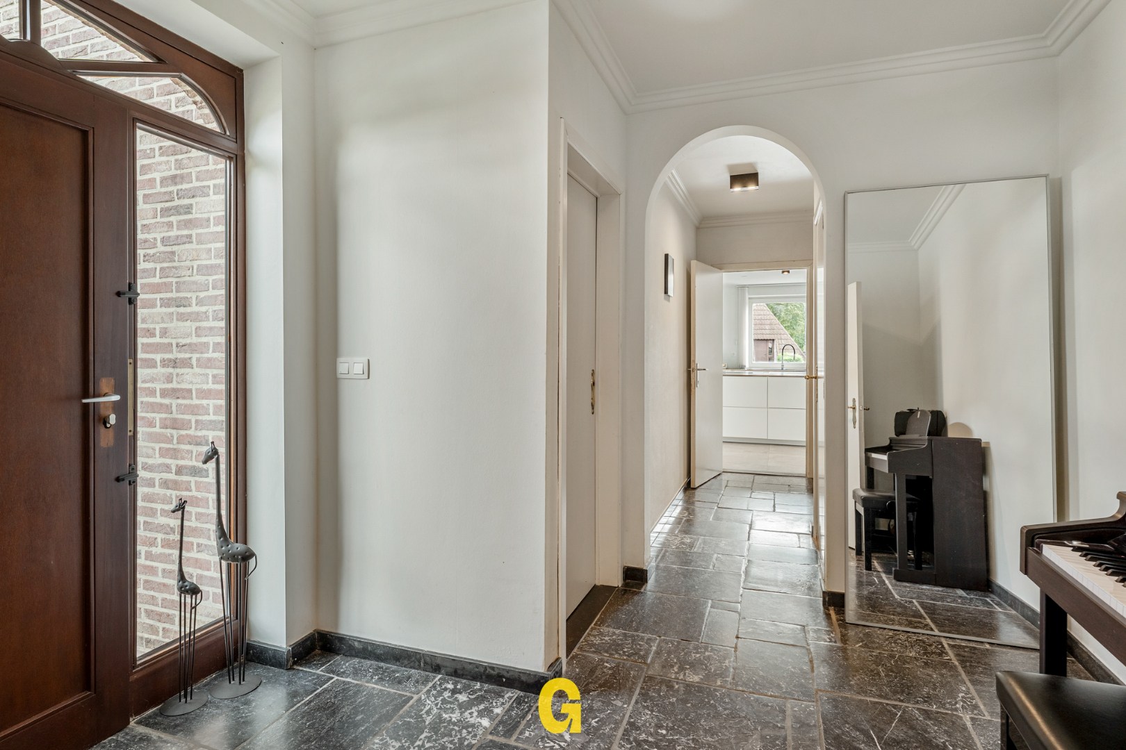 Degelijke halfopen woning met 4 slaapkamers, bureel en ruime tuin met blijvend vrij uitzicht - foto 4