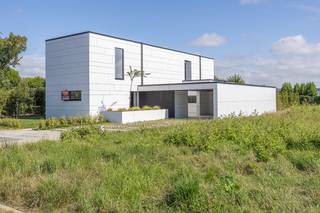 Vous recherchez une maison neuve, moderne et économe en énergie, prête à emménager, idéalement située à Middelkerke ? Cette maison individuelle...