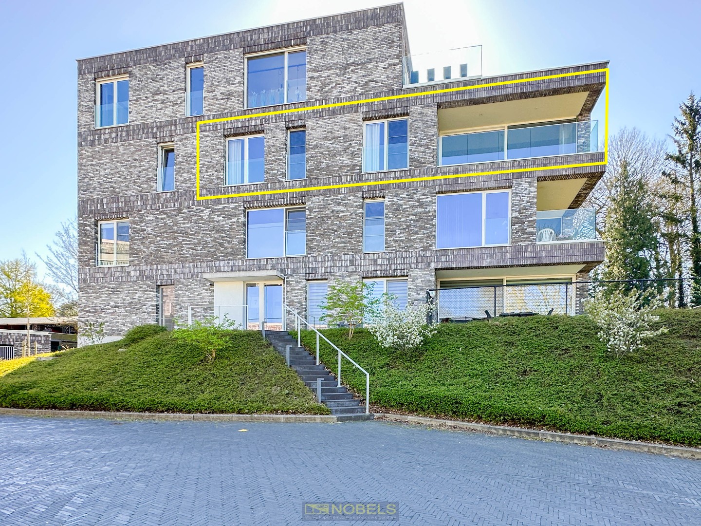 À vendre, appartement lumineux avec grande terrasse et emplacement de parking à Gavere. - photo 1