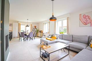 KIJKDAG ZATERDAG 18/04 VAN 10U TOT 12U! (graag vooraf inschrijven). Ontdek deze ruime en volledig gerenoveerde open bebouwing, rustig gelegen in...