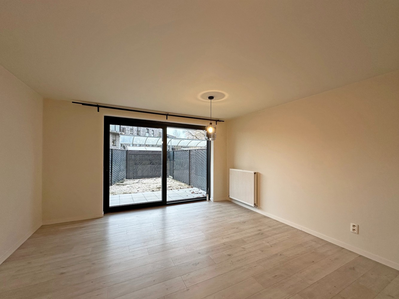 Instapklaar 1-SLPK appartement met een tuin te Deurne op toplocatie! - foto 2