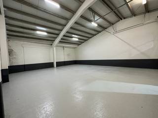 Fantastisch gelegen KMO-unit met een oppervlakte van 149 m² te koop langs de bedrijvige Heirbaan, nabij de Harelbeekstraat die na +/- 2 km...