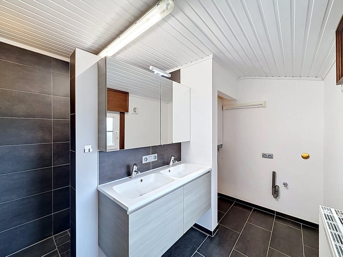 Woning te huur met 3 slaapkamers en ruime garage te Zonnebeke. - foto 5