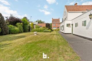 Bent u op zoek naar een woning met karakter en toekomst? Een plek waar u uw eigen stempel op kan drukken? Dit perceel heeft een grondoppervlakte...
