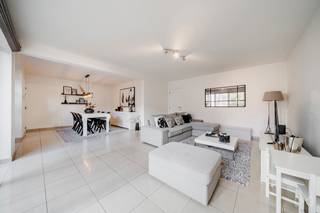 We Invest presents this beautiful 89 m² single-storey flat, located on the ground floor of a building constructed in 2009. Nestled in a small,...