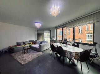 Dit appartement is gelegen op de eerste verdieping. U beschikt over een knus terras, persoonlijke berging op het gelijkvloers en...