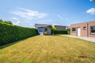 Op zoek naar een woning met veel ruimte, een leuke tuin én zonder renovatieverplichting? Dan is deze halfopen woning in de Papestraat 9 misschien...