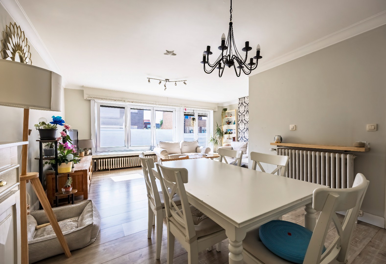 Instapklare bel-etagewoning met garage, zonnepanelen en aangename buitenruimte in het centrum van Heist. - foto 5