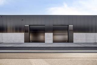 Nieuwbouw KMO-unit van ca. 180 m² in project Saturnus te Sint-Baafs-Vijve. Voorzieningen: - Parkeerplaats- Lichtstraat- Gepolierde...