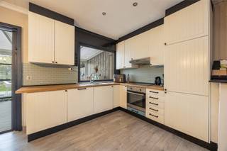 Ontdek deze charmante ééngezinswoning in Hemiksem. Deze woning combineert karakter met modern wooncomfort en staat garant voor jarenlang...