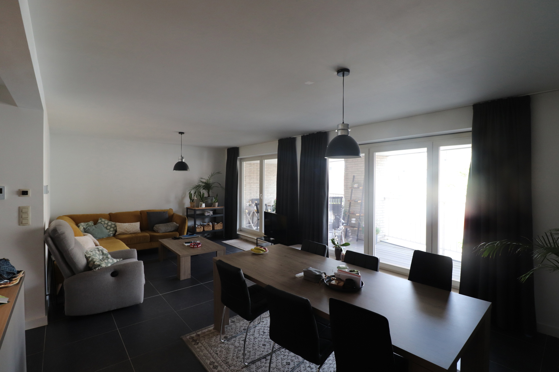 Een recent appartement met 2 slaapkamers, terras en autostaanplaats. - foto 5