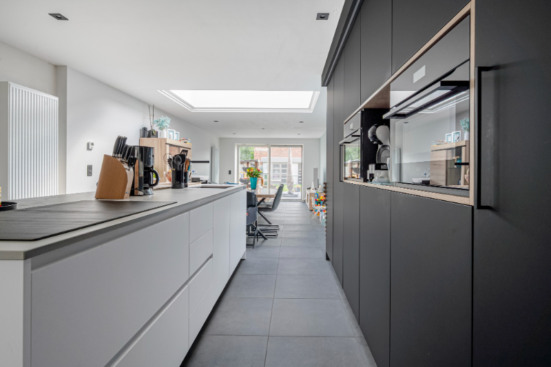 Zeer degelijke gezinswoning pal in het centrum met zeer aangename tuin! - photo 3