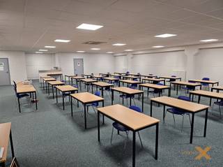 Dit bedrijfsgebouw is gelegen op een toplocatie aan de rand van Gent, nabij oprit R4 en heeft schitterende verbinding naar snelwegen en...