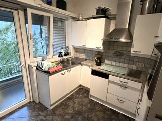 In een rustige, residentiële straat in het hart van Ronse ligt dit charmante appartement op de tweede verdieping van een verzorgd gebouw met slechts...