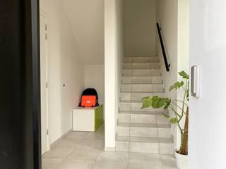 Nieuwbouw -triplex- appartement gelegen pal in het centrum van Sint-Lenaarts op wandelafstand van winkels, scholen, openbaar vervoer, etc.Het...