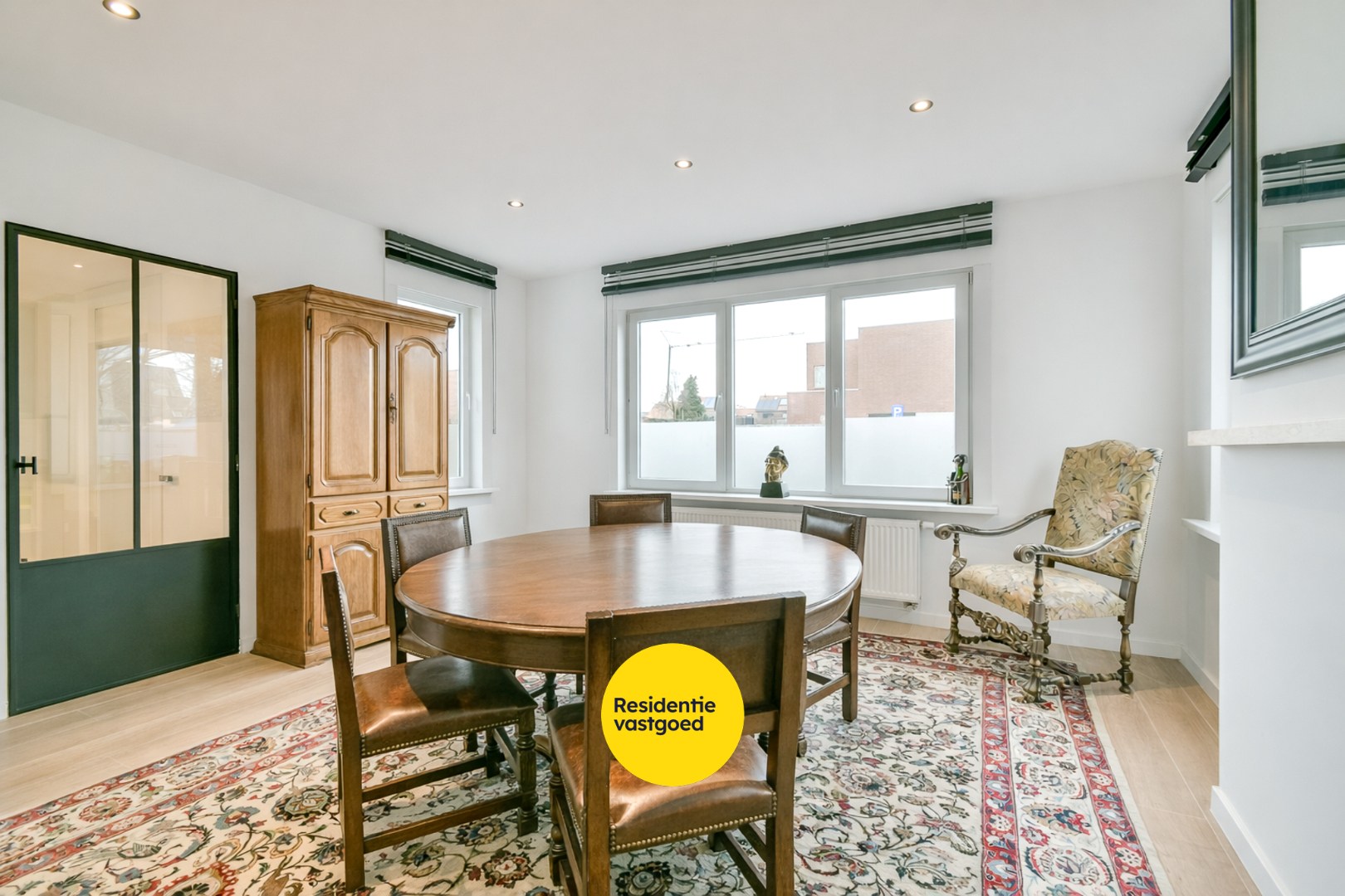 Gerenoveerde villa in de het hartje van Oostkamp! - foto 3