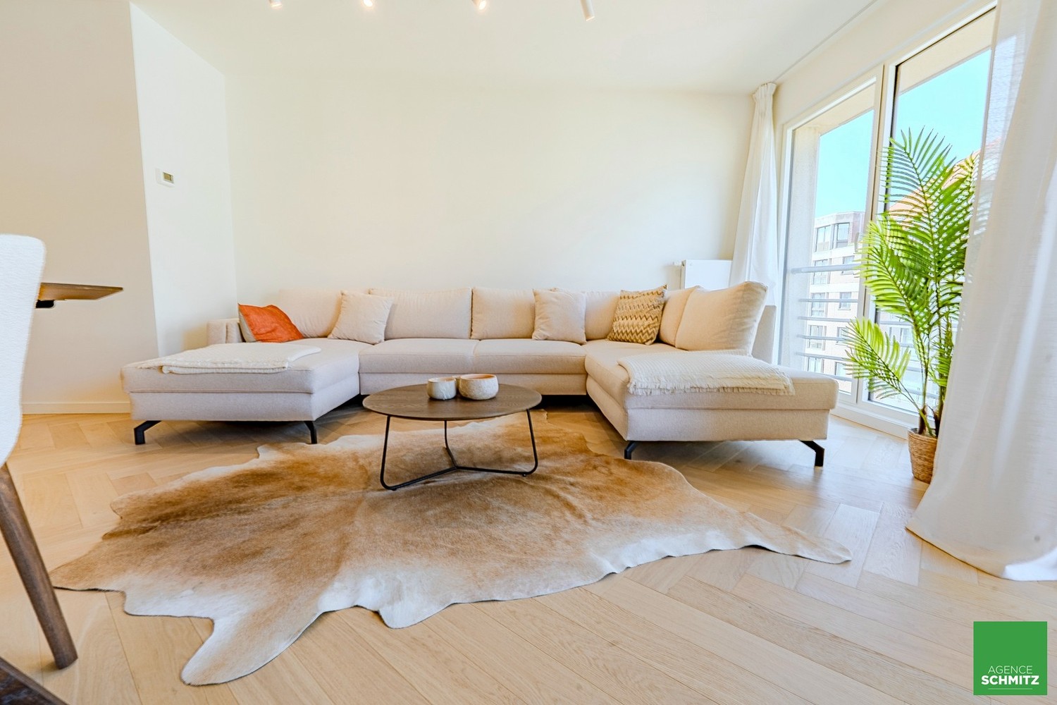 Bel appartement de 2 chambres élégant et prêt à emménager sur l’avenue Lippens à la Place Van Bunnen. - photo 3