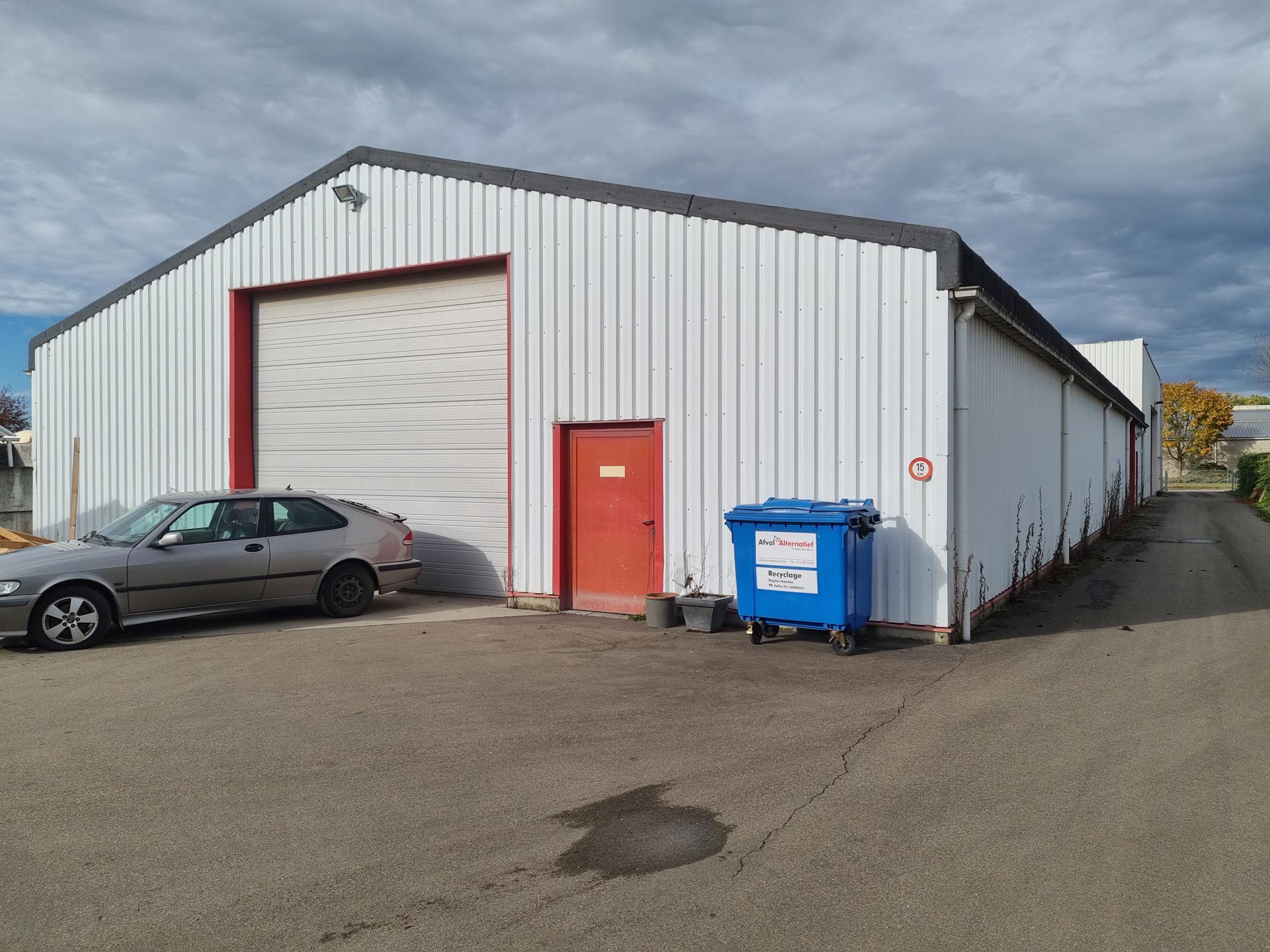 TE KOOP: Bedrijfsgebouw met mooie kantoren in Meeuwen - foto 5