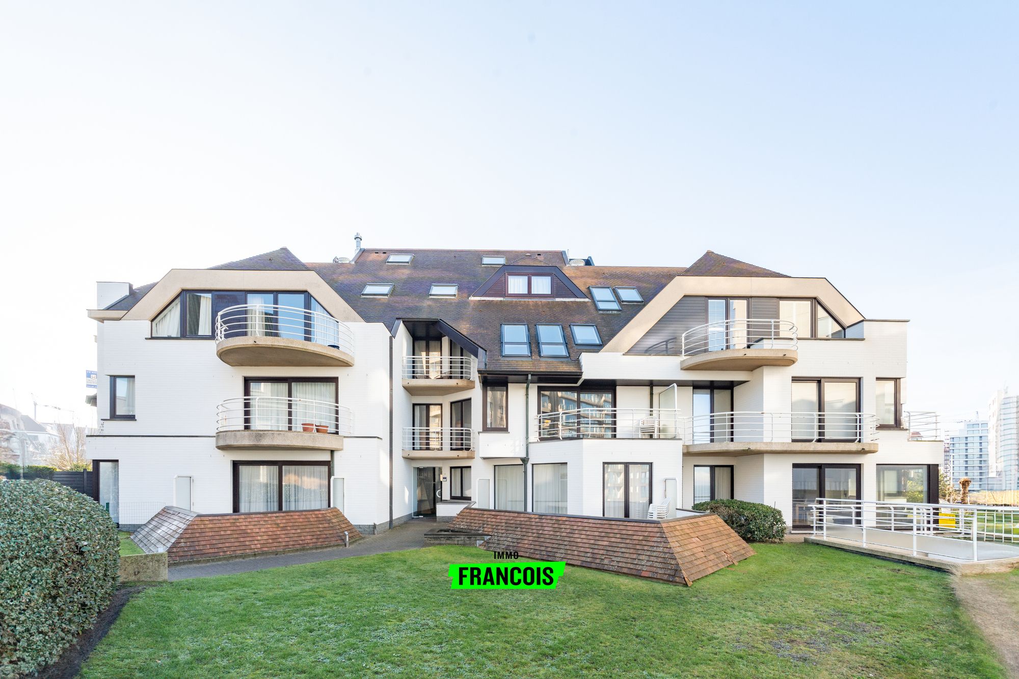 Uniek zonnig appartement met prachtige terrassen nabij de zeedijk in Duinbergen - foto 2