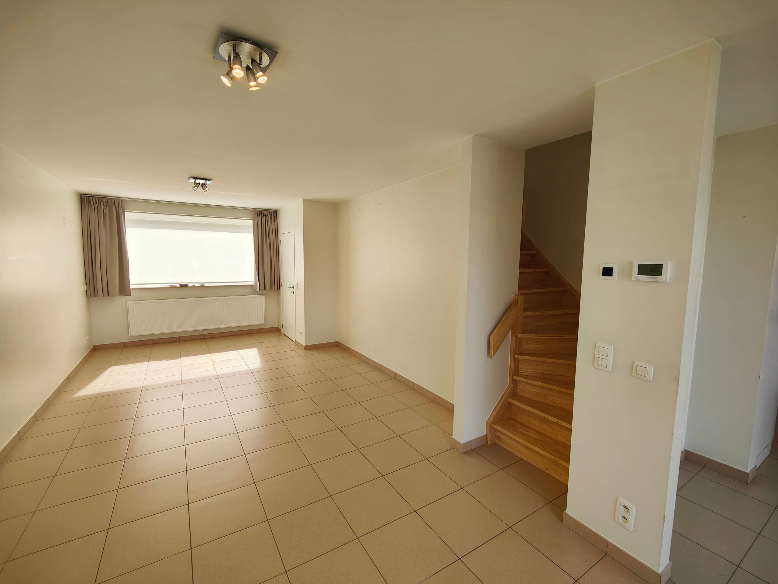 Moderne energiezuinige woning met garage gelegen op een goede locatie in Oostnieuwkerke - foto 4