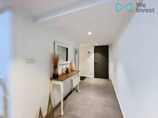 ***A LOUER *** TUBIZE - Superbe loft moderne entièrement meublé de ± 132 m², idéalement situé à seulement 10 minutes à pied de la gare de Tubize.<br /><br />Situé au 3ème étage, il se compose comme suit : Hall d'entrée ; Vaste séjour de ± 65,5 m² offrant un bel espace de vie ouvert ; Cuisine ouverte entièrement équipée comprenant : réfrigérateur, congélateur, taque à induction, four, micro-ondes, hotte encastrée, lave-vaisselle, évier, machine à café, nombreux rangements et espaces techniques ; Buanderie de ± 5 m² ; WC séparé.<br /><br />À l'étage (mezzanine) : Hall de nuit ; Première chambre de ± 12,69 m² avec dressing intégré, espace douche et meuble lavabo ; Seconde chambre de ± 11,45 m² ; Salle de douche de ± 13,78 m² avec dressing intégré, douche, meuble double vasque, miroir et WC.<br /><br />Conforts et équipements : PEB "A" (63 kWh/m².an) ; Chaudière au gaz à condensation Vaillant avec thermostat ; Ventilation mécanique contrôlée (VMC) double flux ; Châssis double vitrage ; Vidéophone ; Système d'alarme ; Détecteurs de fumée ; Cave privative.<br /><br />Loyer: 1.300 €/mois. <br />Charges communes: 150 €/mois <br />Disponibilité : à partir du 01/07/2026<br /><br />Contact :<br />Sarah Heirman – 0496/49.81.79<br />sarah.heirman@weinvest.be<br /><br />Agence We Invest Tubize - 02/355.42.20<br />tubize@weinvest.be