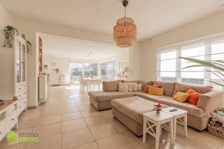 Ruime HOB met tuin en oprit te Opstal bij Buggenhout | BEZOEKDAG 10/03/2026 op afspraak Deze eigendom is gelegen in de rustige en groene omgeving van...