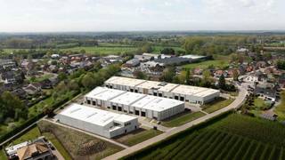 CONCIËRGEWONING 133M² MET TERRAS 82M² EN EEN AANSLUITENDE KMO-UNIT MET EEN OPPERVLAKTE VAN 214M² EN 4 PARKEERPLAATSEN GELEGEN IN HET NIEUWE BEDRIJVENPARK TER BIEST