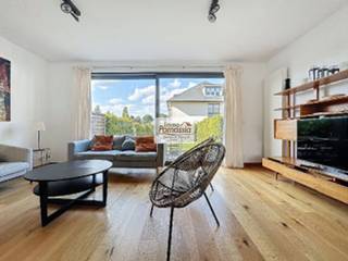 Bella Vita – Volledig gemeubileerde 3-gevelwoning (163 m²) met 3 verdiepingen, 3 slaapkamers en 2 badkamers. Volledig uitgeruste keuken...