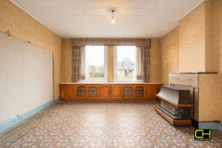 Bent u op zoek naar een ruime woning met een praktische indeling en tal van mogelijkheden om ze volledig naar uw eigen smaak in te richten? Dan...