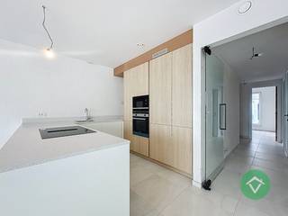 Op een uitstekende ligging nabij de jachthaven van Nieuwpoort bevindt zich dit ruim en doordacht ingedeeld duplexappartement in...