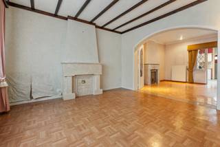 Te renoveren gezinswoning met 2 slaapkamers, ruime garage (42,88m2) en een gezellige tuin in het landelijke Zussen. Deze rustige locatie geniet...