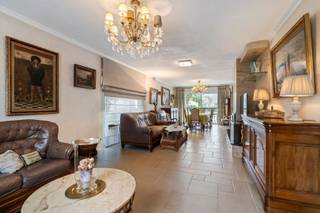 Ben je op zoek naar een instapklare woning met veel ruimte en luxe extra’s? Deze charmante bungalow in Sint-Pauwels biedt met haar 3...