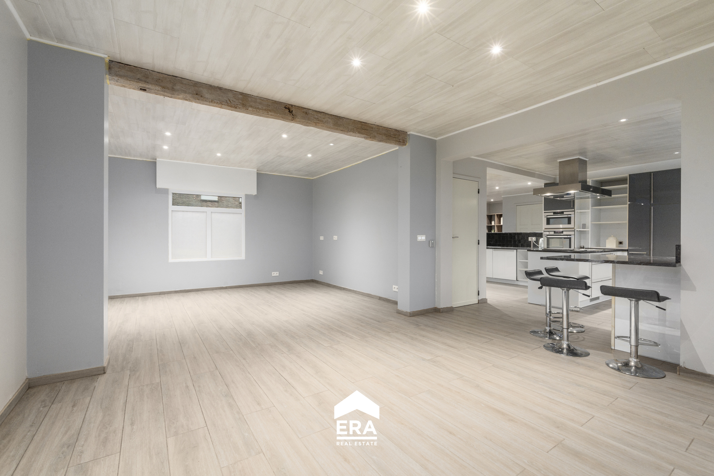 Volledig gerenoveerde woning, 3 slaapkamers+carport (862 m2) - foto 3