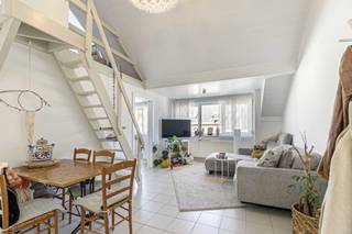 Gezellig duplexappartement met dakterras nabij centrum LierDit charmante duplexappartement is gelegen op de tweede verdieping van een kleinschalig...