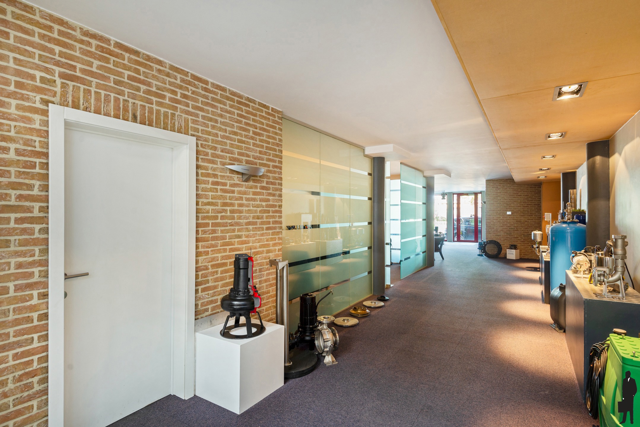 Polyvalent gebouw met handelsruimte, kantoor en duplex - foto 5