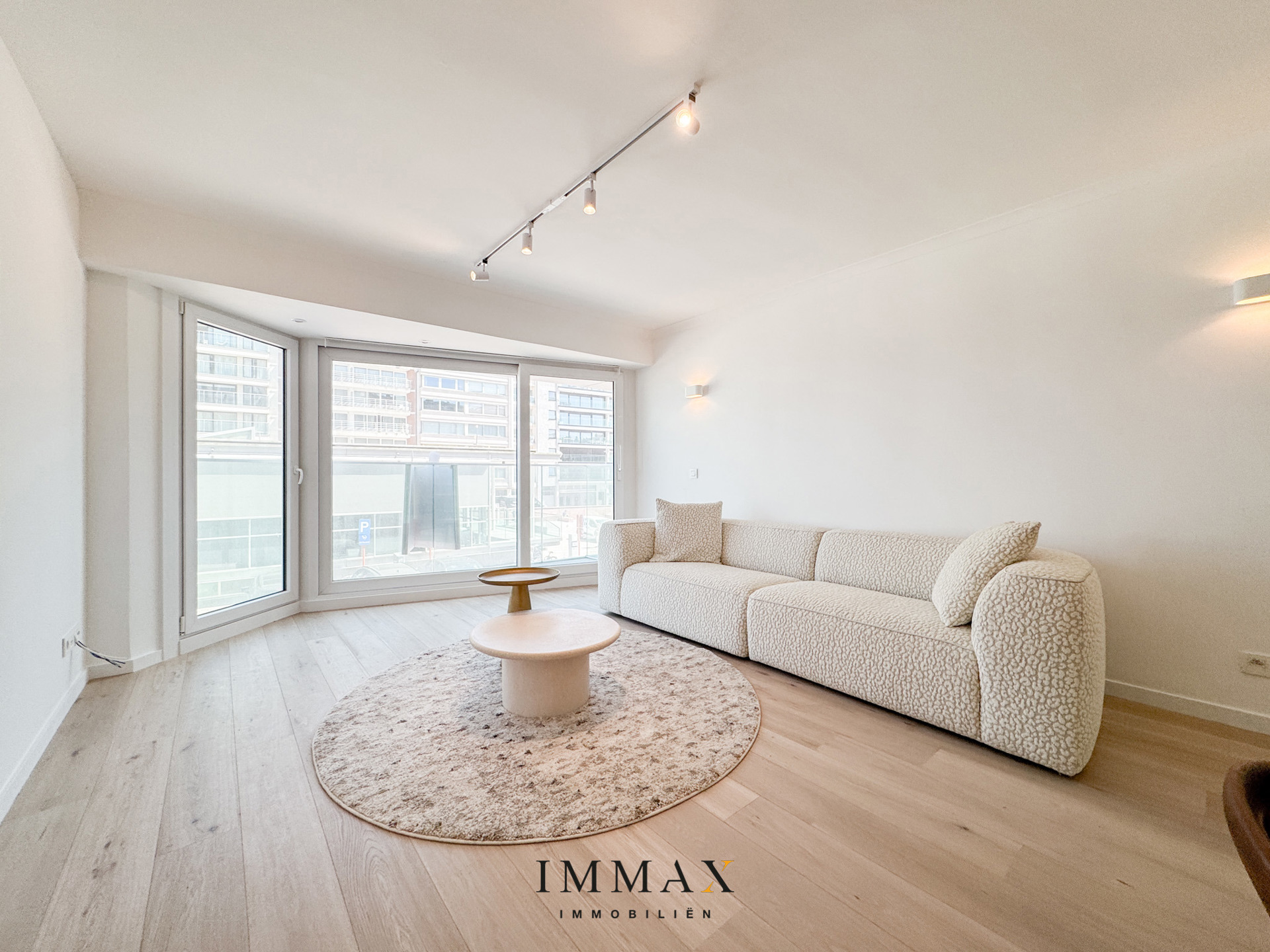Stijlvol gerenoveerd appartement met prachtig zeezicht - foto 4
