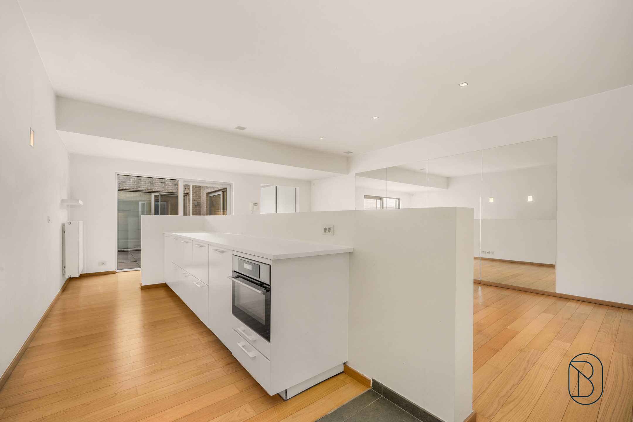 Groot gelijkvloers appartement met 3 slk en terras. - foto 5