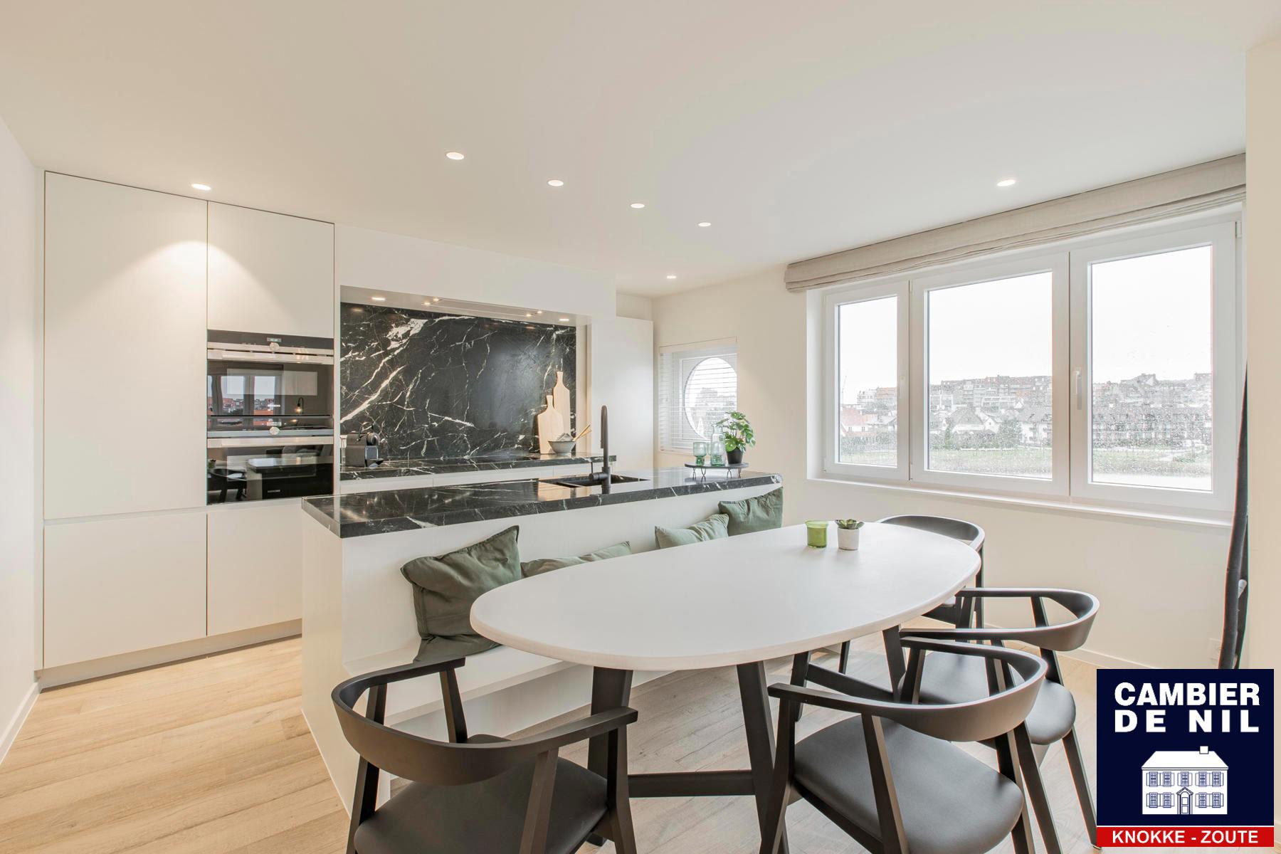 Volledig gerenoveerd appartement met frontaal meerzicht - foto 3