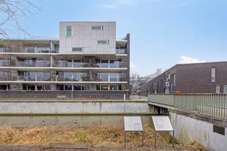 Dit prachtig gelegen duplex-appartement met 4 slaapkamers en een ruime bewoonbare oppervlakte van 180 m² bevindt zich op de 3de en 4de verdieping...