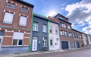 Leuke, volledig gerenoveerde woning, gelegen in een rustige straatje, pal in het centrum van Lier en op enkele stappen van een groot parkeerterrein...
