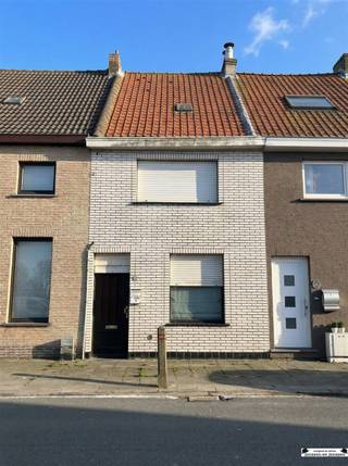 Dans la Sluizenstraat à Bredene, cette propriété regorge de potentiel - une opportunité idéale pour ceux qui rêvent de leur propre maison,...