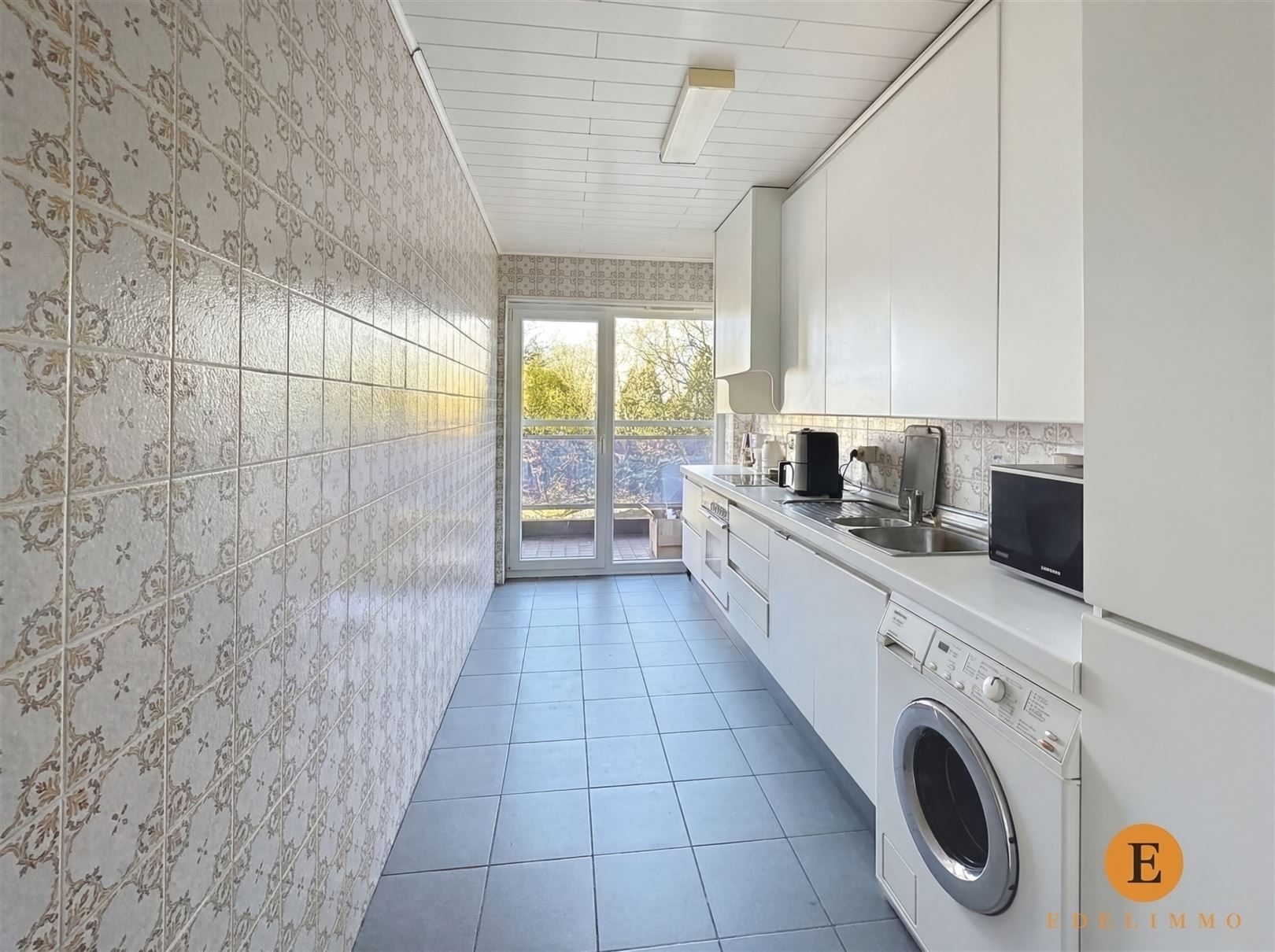 Centraal gelegen opbrengsteigendom met 2 slaapkamers en garagebox.  - foto 4