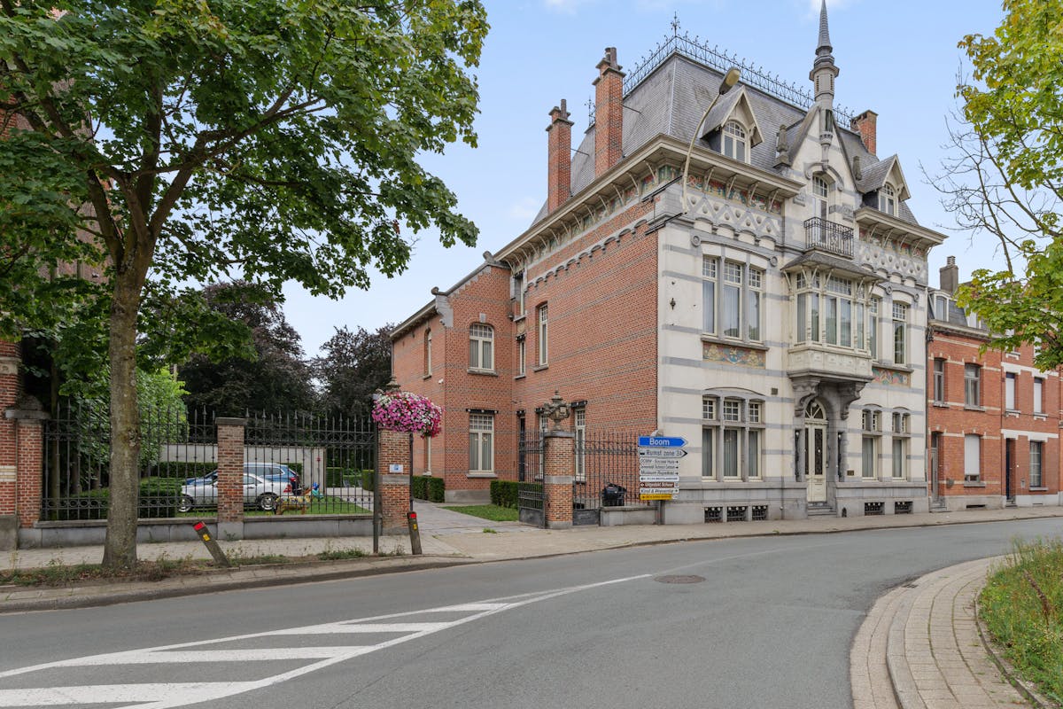 Karaktervolle herenhuis met polyvalent karakter in Terhagen - foto 1