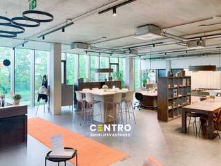 <p><strong>Op 1e of 2e verdieping in modern gebouw op het bedrijvenpark te Kortrijk!  6 - 8 - 12 - 24 - 35 m².</strong><br /><br /><strong>Met randaccomodatie</strong>: bemande receptie/onthaal, verschillende vergaderzalen, bijkomende open werkplaatsen, sanitaire voorzieningen, keuken met vaatwas en koffiemachine, terras met uizicht op een groene ruimte ...</p>

<p><br /><u><strong>AFWERKING</strong></u>: Vloer in parket en vasttapijt, hogerendementsbeglazing met aluminium schrijnwerk, verlaagd plafond.</p>

<p><br /><u><strong>NUTSVOORZIENINGEN</strong></u>: elektriciteit, stadswater, airco (warm/koud), ventilatiesysteem, internet (bekabeld en wifi) en telefonie.</p>

<p><br /><u><strong>LIGGING</strong></u>: nabij de R8, de ring rond Kortrijk, met aansluitingen op de E17 richting Rijsel-Gent-Antwerpen en de E403 richting Doornik-Brugge!<br /> </p>

<p><u><strong>ALL-IN PRIJS - INBEGREPEN</strong></u>:<br />- huur met 24/24 en 7/7 toegang (individueel afsluitbaar)<br />- meubilair incl IP-telefoontoestel<br />- telefoonabonnement met eigen lokaal nummer<br />- elektriciteit, water en gebruik airco + verwarming<br />- afvalverwerking<br />- blokpolis / brandverzekering<br />- syndickosten<br />- onroerende voorheffing<br />- internetverbinding<br />- gebruik en onderhoud van sanitaire voorzieningen<br /><br /><span><span>- Coworking vanaf €169,-/maand</span></span></p>
<span><span>- Kantoorruimte 1p vanaf €300,-/maand</span></span><br /><span><span>- Kantoorruimte 2p vanaf €431,-/maand</span></span><br /><span><span>- Kantoorruimte 3p vanaf €811,-/maand</span></span><br /><span><span>- Kantoorruimte 4p-6p vanaf €1.489,-/maand<br />- Kantoorruimte 8p vanaf 2.959,-/maand</span></span>

<p> </p>

<p><u>* Bijkomende interessante informatie</u>:<br />- Flexibel contract op maat met mogelijkheid tot korte-termijnhuur (1u - 3 weken - 6 maanden - per jaar - ...). Contacteer ons voor een voorstel op maat!<br />- Zeer moderne faciliteiten &amp; technologie<br />- Receptiedienst iedere dag aanwezig <br />-<strong> BOX 13</strong><br />- Huurprijs is exclusief 21% btw<br />- Foto's zijn indicatief.<br />- Onze ref.: <strong>O0083</strong> op <strong><span>www.centro.be </span></strong>of contacteer ons op<span> <strong>050 70 01 02</strong>.</span></p>