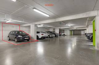 Deze ondergrondse autostaanplaats is gelegen aan de Martelarenlaan 200 in residentie Woods, een recent gebouw dat in 2017 werd opgeleverd. De...