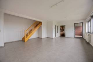 Dit ruim en prachtig appartement is gelegen op een toplocatie in Heverlee tussen IMEC en Gasthuisberg en op wandelafstand van centrum Leuven. <br />Het appartement, gebouwd in 2008, beschikt over een lift en heeft een zeer aangenaam terras met een fantastisch zicht op het groen. Heerlijk om hier tot rust te komen. <br /><br />Met 2 slaapkamers, een keuken voorzien van alle moderne toestellen, een grote badkamer met bad, inloopdouche en dubbel lavabo en 2 toiletten, is er voldoende ruimte voor een gezin of een stel. De bewoonbare oppervlakte is immers 137m². De leefruimte is lichtrijk dankzij de grote raampartijen. <br /><br />Verder alleen maar troeven: EPC label A, elektriciteit is conform, het appartement is asbestveilig, kelderberging van 11m² is inbegrepen en de gemeenschappelijke kosten zijn slechts € 65 per maand. Daarnaast heeft u nog de mogelijkheid om een autostaanplaats P4 bij aan te kopen voor de prijs van € 30.000. <br /><br />Dit is, kortom, een prachtig appartement ideaal gelegen, dicht bij het centrum van Leuven en met goede verbindingen naar de rest van de stad en uitvalswegen. Met alle voorzieningen binnen handbereik, is dit een ideale plek om te wonen.<br /><br />Graag een bezoek? Bel David van LED-ON-IMMO op het nummer 0476 98 91 76 of mail naar info@ledonimmo.be. Tot gauw ;)