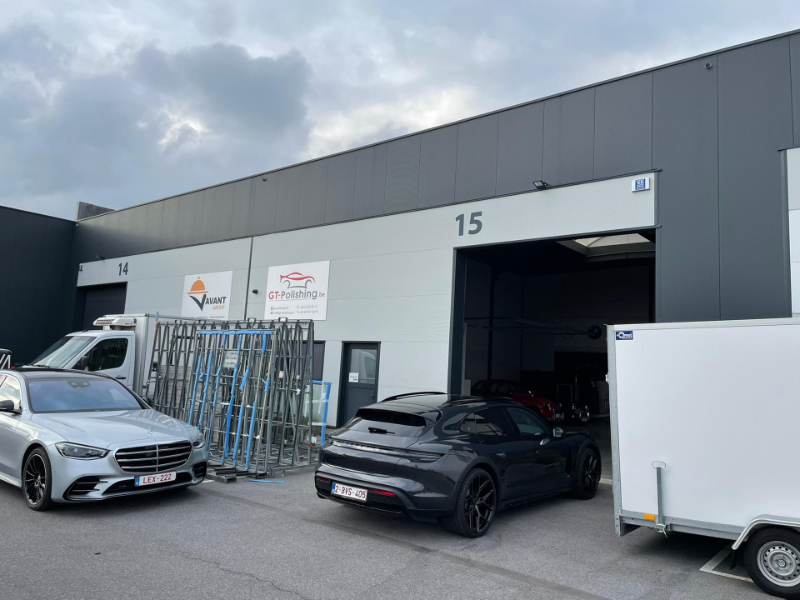 Zeer centraal gelegen KMO-UNIT 190m2 met magazijn, bureau en 2 autostaanplaatsen - foto 1